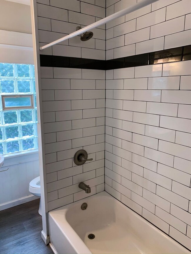 Building Photo - 293 E 14th Ave