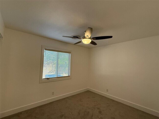 Building Photo - 5814 Gloucester Ln