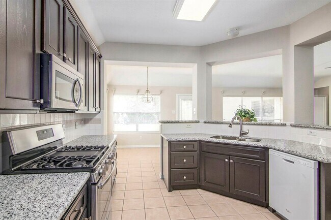 Building Photo - 5231 Summerside Dr