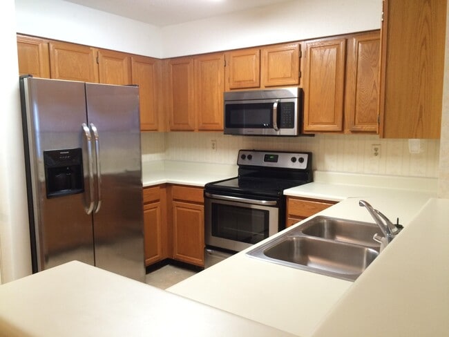 Building Photo - 125 Parkwood Dr