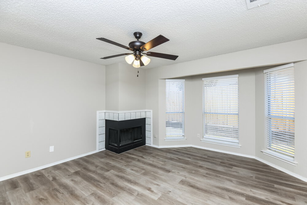 Building Photo - 4648 Feathercrest Dr