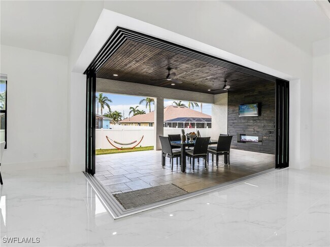 Building Photo - 2506 SW 24th Ct