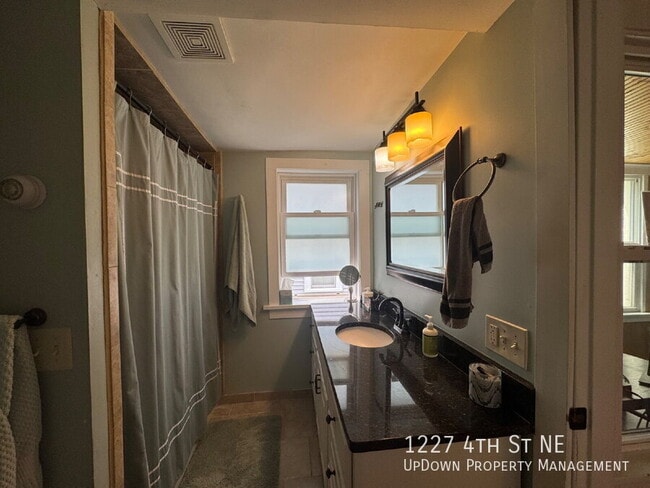 Building Photo - 1227 4th St NE