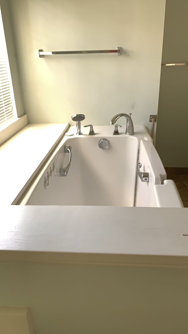 Building Photo - 3-Bedroom, 2-Baths located in desirable Ar...