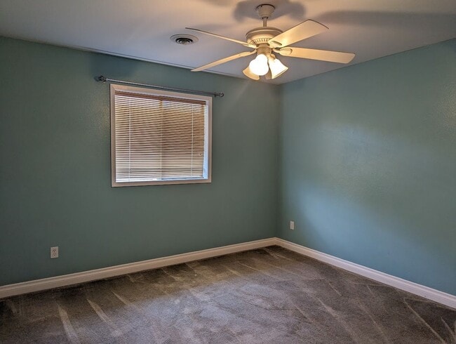 Building Photo - Attractive 3 bedroom 2 bath Condo in Wonderful Quiet Lewiston Neighborhood