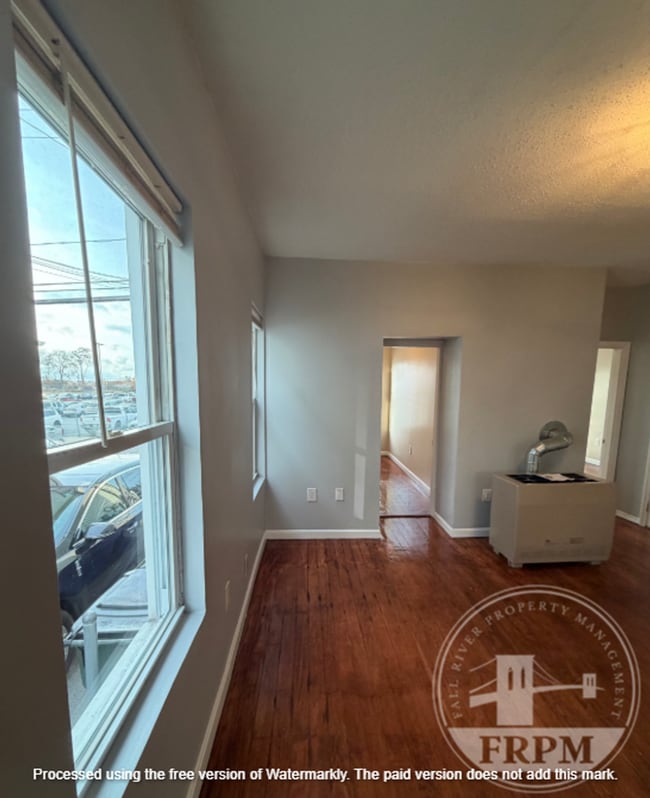 Building Photo - 1879 N Main St