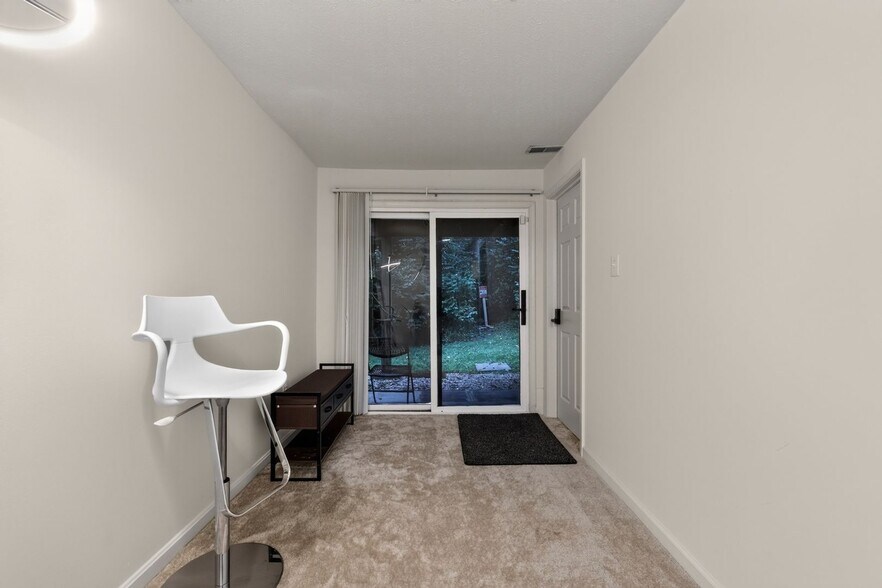 Building Photo - 10946 Rampart Way