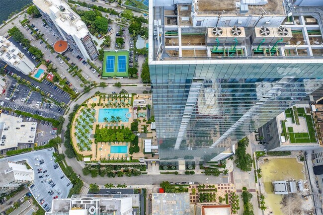 Building Photo - 1425 Brickell Ave