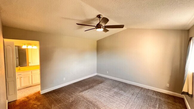 Building Photo - Charming Orlando Retreat – 3BR, 2BA Single-Family Home! WASHER & DRYER INCLUDED!