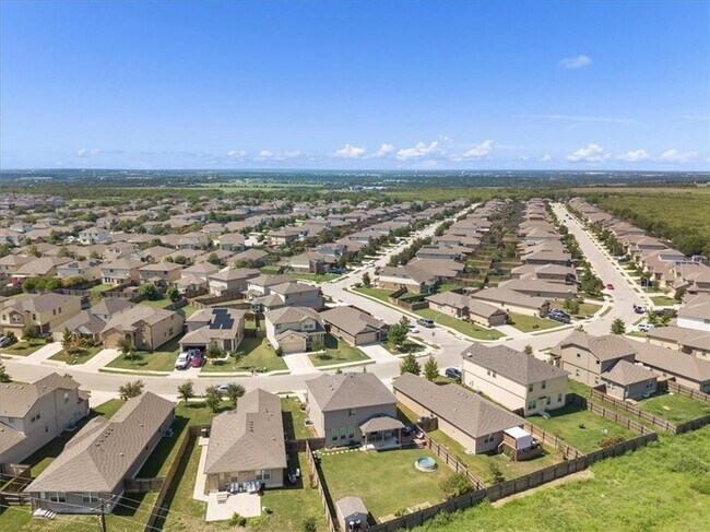 Building Photo - 519 Pinnacle Dr