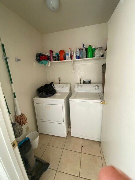 Building Photo - 300 S Paseo del Flag