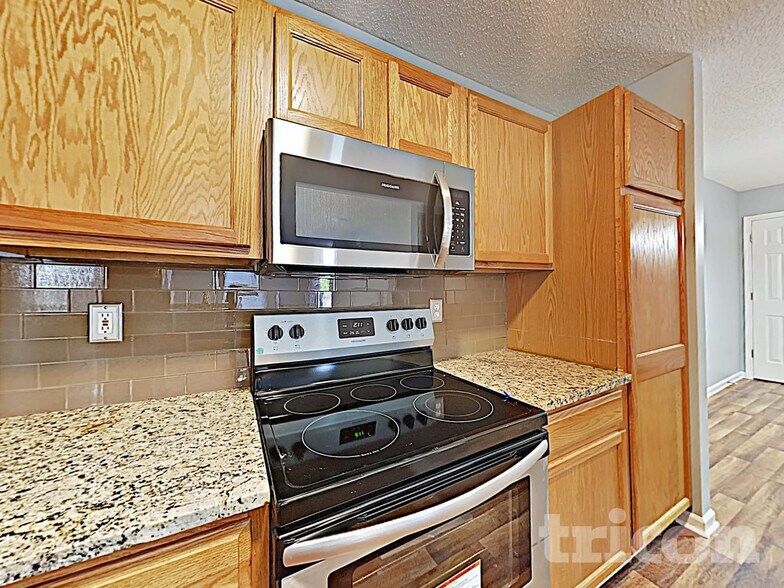 Building Photo - 208 E Waverly Pl Ct