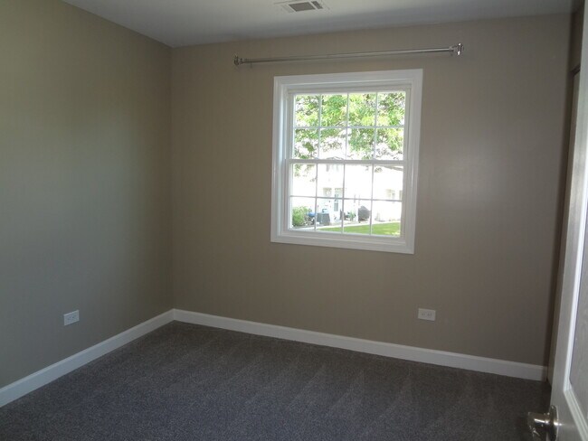 Building Photo - 1315 Exeter Ct
