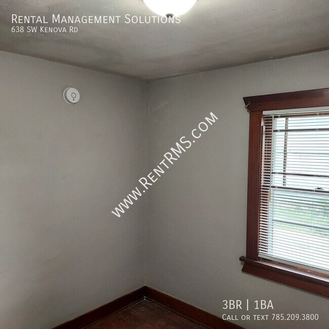 Building Photo - 638 SW Kenova Rd