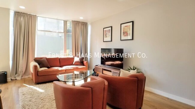 Building Photo - Beautifully Remodeled Condo Located in Pri...