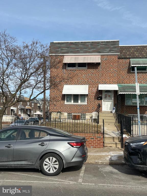 Building Photo - 1113 E Hunting Park Ave