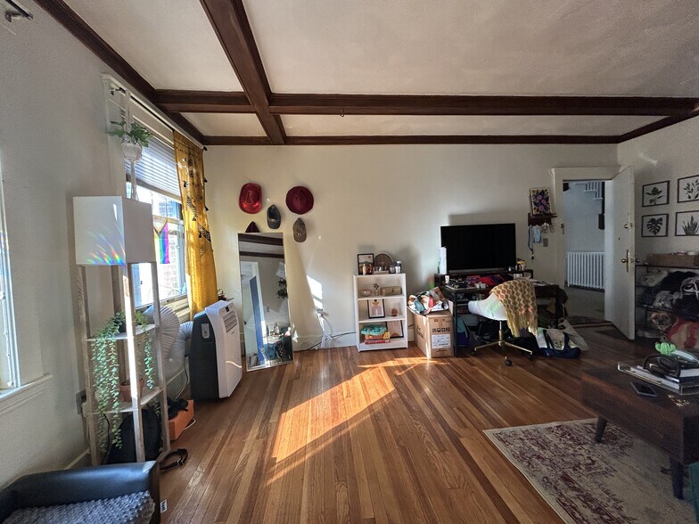 Building Photo - 120 Sutherland Rd