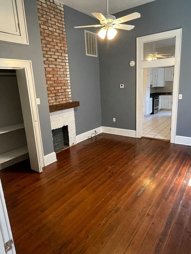 Building Photo - PRICE REDUCED! 1BD/1BA Shotgun with Laundry in Unit and Private Courtyard