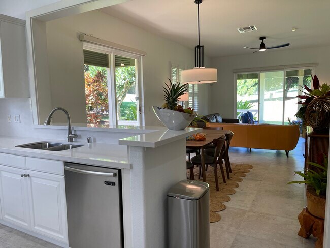 Building Photo - 1102-1102 Olani St