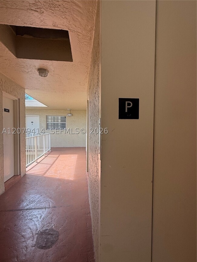 Building Photo - 13100 SW 92nd Ave