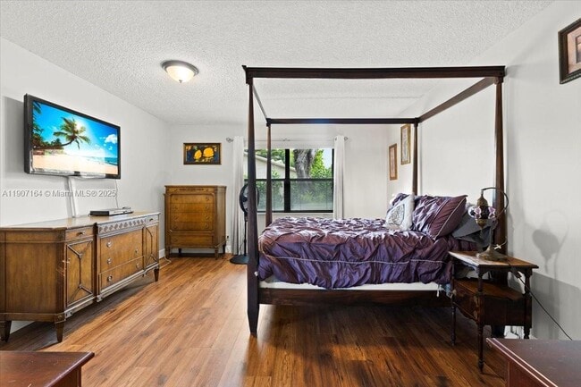 Building Photo - 901 NW 26th Ave