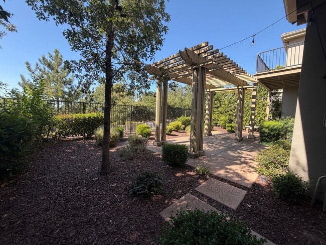 Building Photo - 1014 Gamay Dr