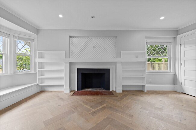 Building Photo - 476 Heath St