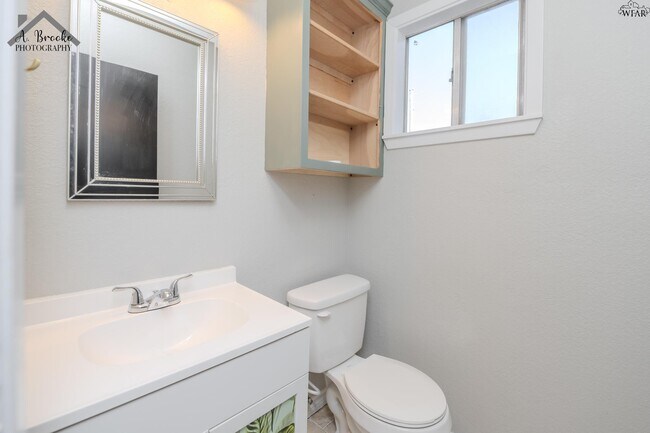 Building Photo - 2920 Featherston Ave