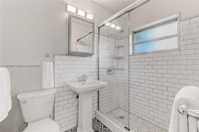 Building Photo - 262 SW 31st Ct