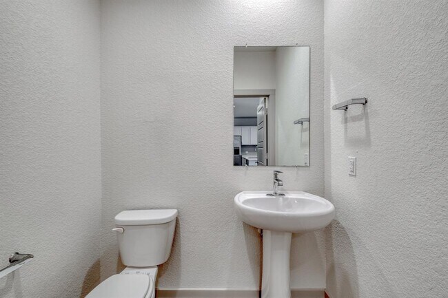 Building Photo - 7501 Smallwood Dr