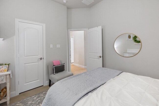 Building Photo - 19 Cohasset Pl