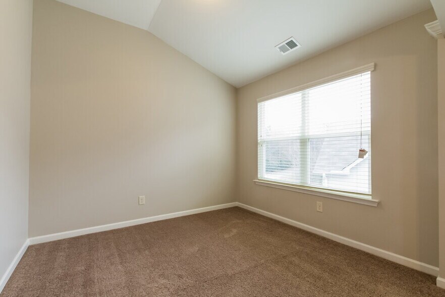 Building Photo - 119 Cessna Dr