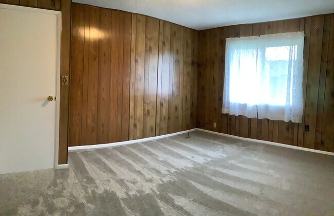 Building Photo - Beautifully Renovated 3-Bedroom Rambler with Bonus Room – East Bremerton