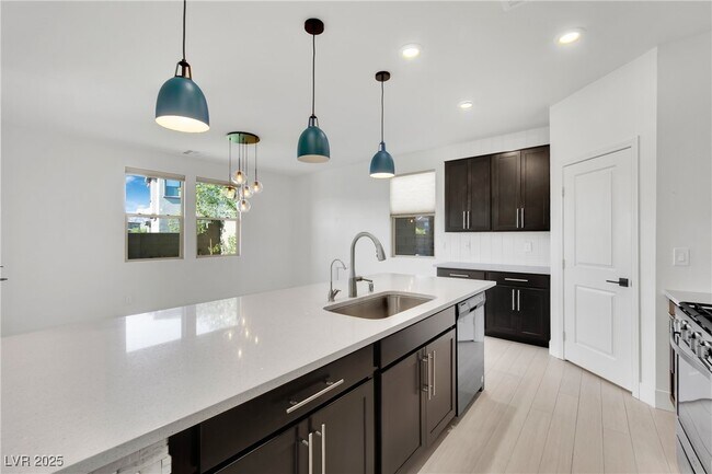 Building Photo - 945 Glenhaven Pl