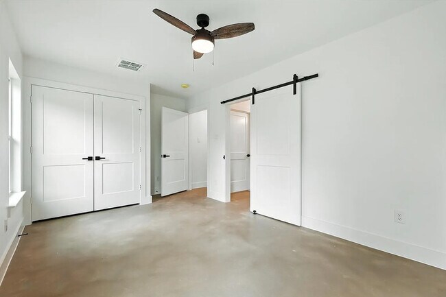 Building Photo - 3206 Sayle St