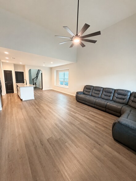 Building Photo - 2291 Raider Dr