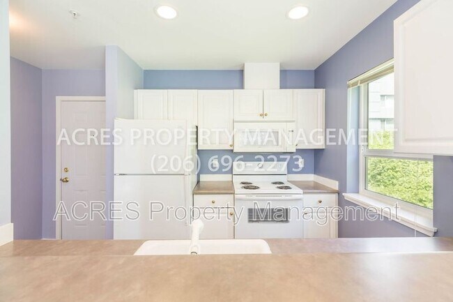 Building Photo - 524 6th Ave W