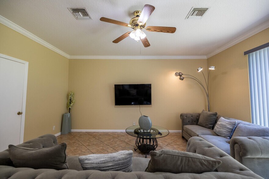 Building Photo - 4462 Lake Tahoe Cir