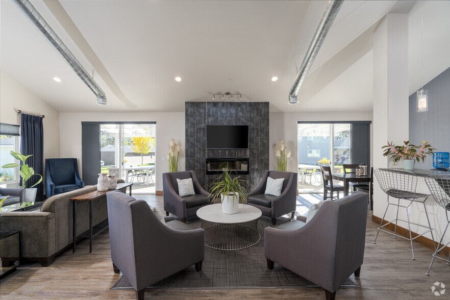 Primary Photo - Blue Point Apartments - 121