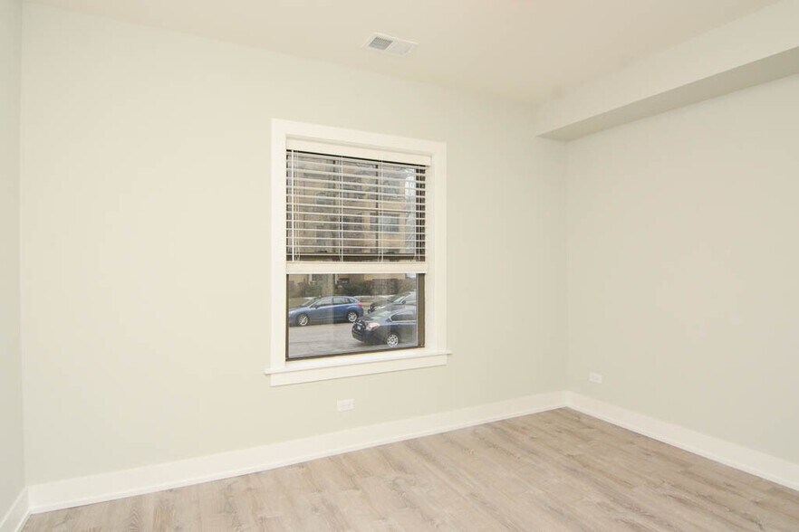 Building Photo - 911 Maple Ave