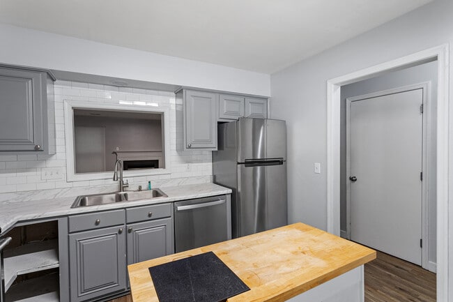 Building Photo - 839 Dalewood Dr