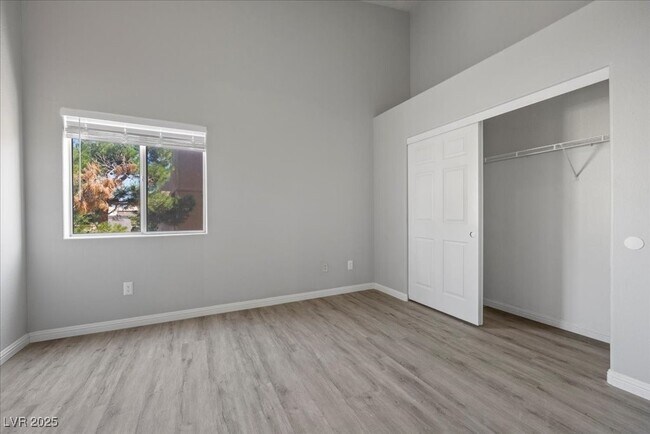 Building Photo - 900 Heavenly Hills Ct