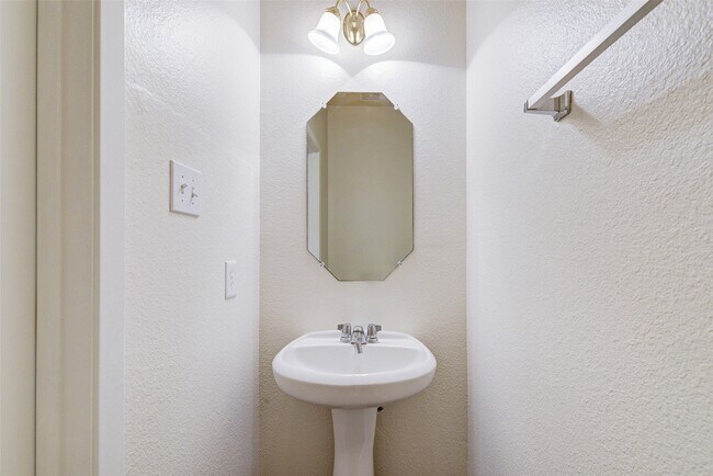 Building Photo - 3930 Mossy Pl Ln