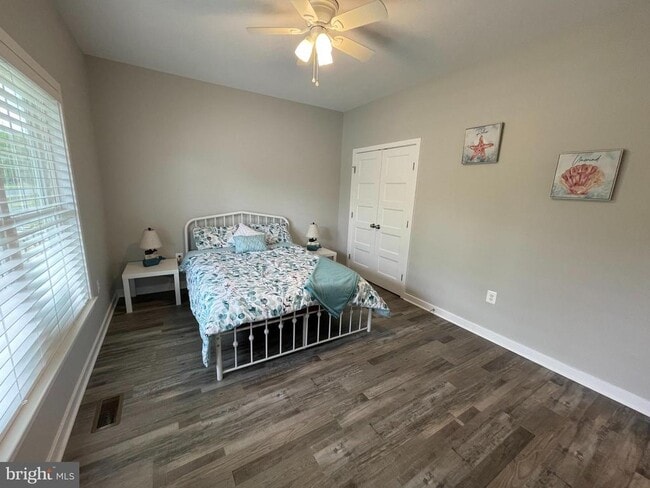 Building Photo - 325 2nd St