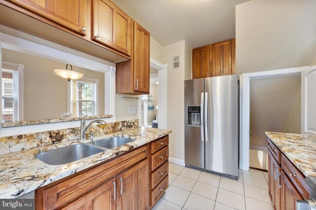 Building Photo - 2231 Otis St NE