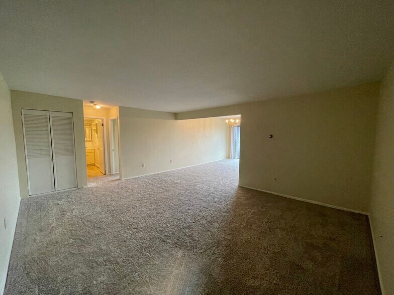 Building Photo - 1590 Alta Dr