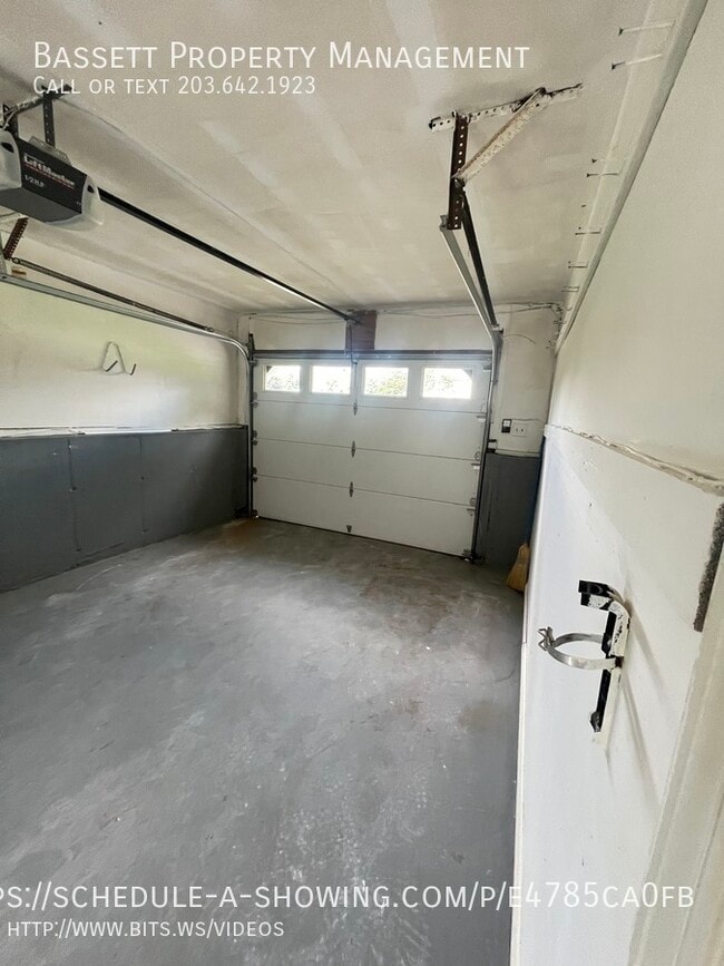 Building Photo - 45 Carriage Dr