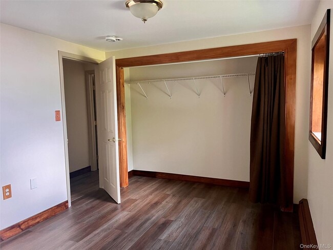 Building Photo - 2 Oak St