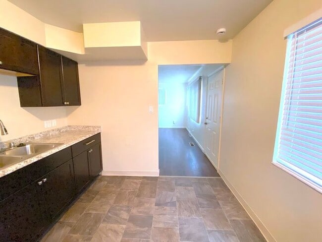 Building Photo - Reno Duplex - 1 Small Pet Friendly, Garage, Dishwasher, Washer/Dryer Inside Unit