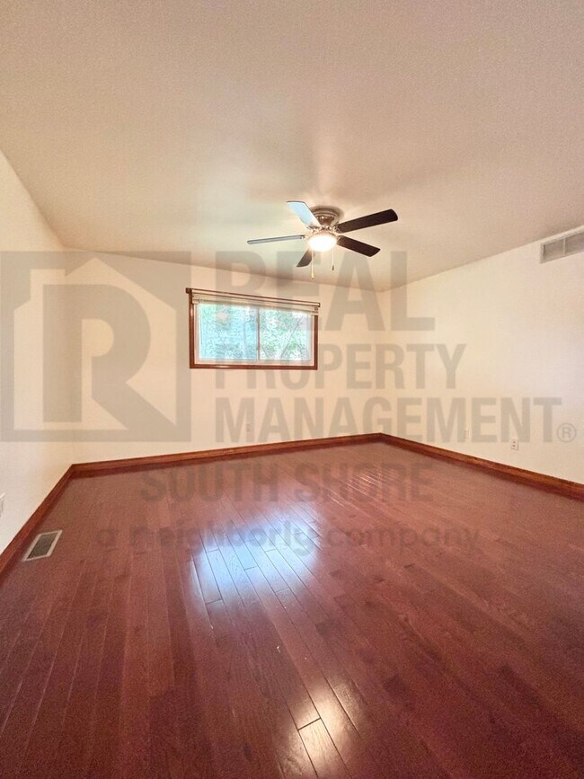 Building Photo - 4217 Glen Oaks Dr